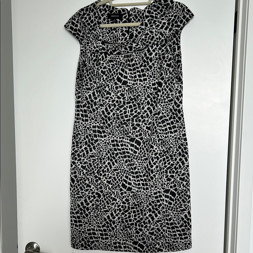 Black and White Sheath Midi Dress with Cap Sleeves